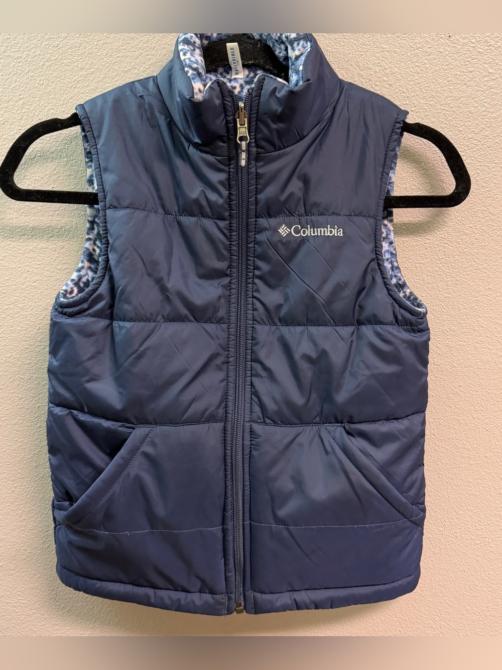 Columbia navy blue puffer jacket with silver zipper pull
